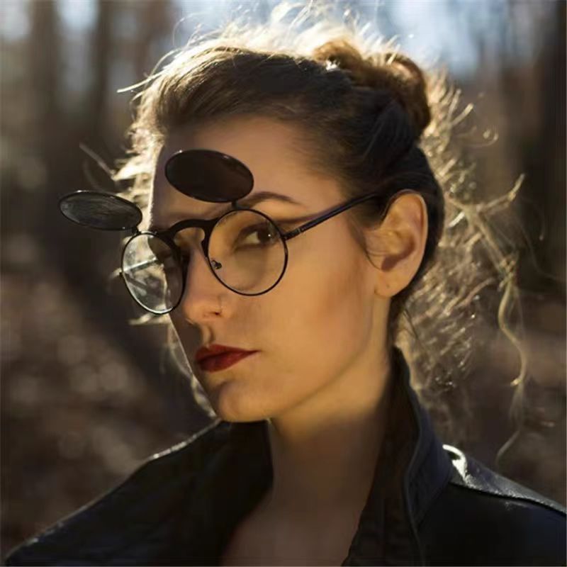 نظارات شمسية دائرية حمراء بتصم - مراجعة Glow In The Dark Party Glasses وسعره